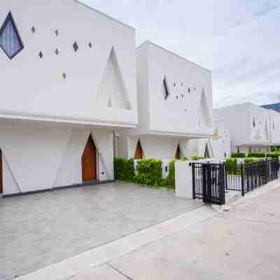 Moon 5-Bedroom Luxury Pool Villa Hotel Exterior