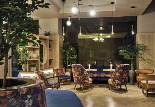 4. 주리스 인 에든..