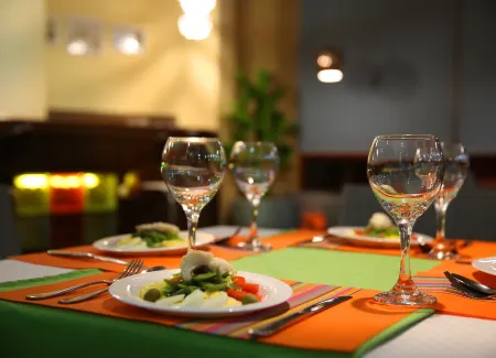 Hotel Cristal Madagascar Отели рядом с достопримечательностью «Ботанический и зоологический сад «Цимбазаза»»