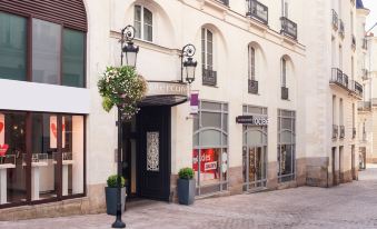 2. Hôtel Me..