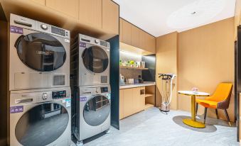 Elong Hotel (Shenzhen Zhongying Street Shatoujiao Metro Station Branch)