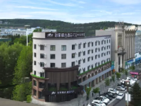 Homeinn Plus Hotel (Dunhua Hanzhang Avenue) Hotels near Zhengjue Temple