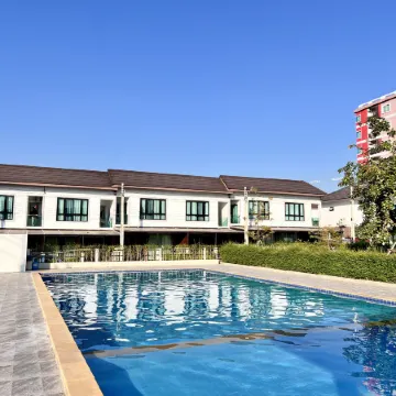 Pattaya Tay  Emperor Holiday townhouse