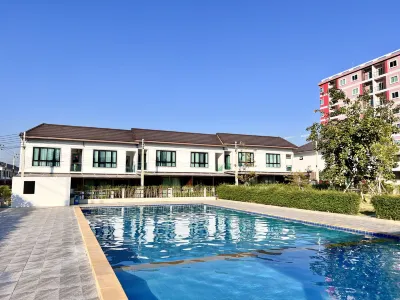 Pattaya Tay  Emperor Holiday townhouse