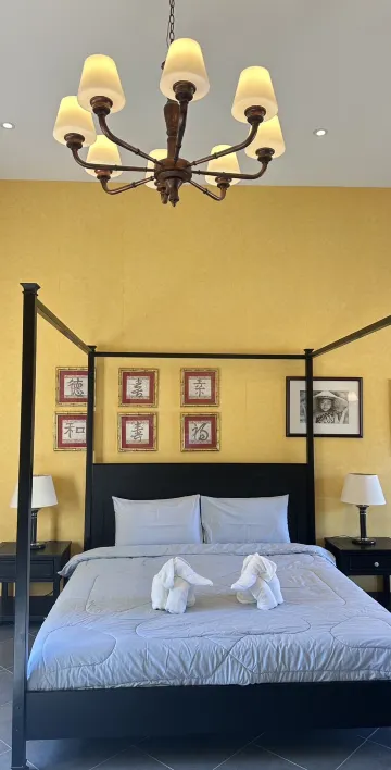 ห้องเตียงใหญ่ วิวสระน้ำ