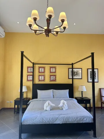 ห้องเตียงใหญ่ วิวสระน้ำ