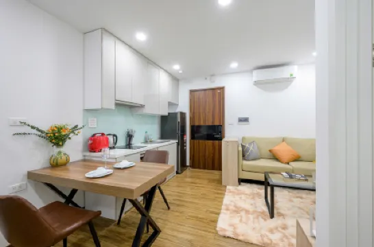 Luxe Paradise Premium Hotel Nguyen Khac Hieu Отели рядом с достопримечательностью «Мавзолей Хо Ши Мина»