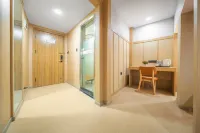 Xiangning Hotel (Chongqing Jiefangbei Pedestrian Street Hongyadong Branch)