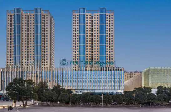 白玉蘭酒店（滕州萬達廣場店） 鄰近棗莊科技職業學院(新校區)的酒店