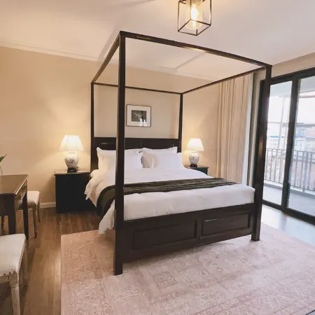 Eiffel Art Hotel