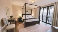 Eiffel Art Hotel