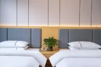 The Dream Hotel (Kunming Airport Center)