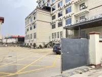 Elong Hotel (Qingyang District) - parking