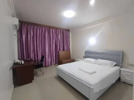 Dong Fang Da  Jiu  Dian Отели рядом с достопримечательностью «Lianhua Square»