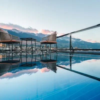 Yundai Villa with Sunrise Sea View, Sky Mirror & Garden Water Feature (Dali Ancient Town) 中和寺周辺のホテル