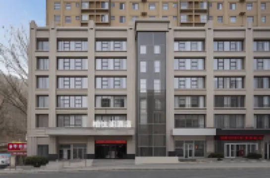 โรงแรมไป่เยว่เก๋อ (สถานีรถไฟเหยียนอัน)