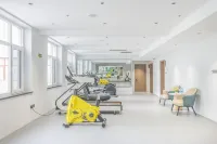 Bazhou Blue Whale Light Luxury Hotel - Gym