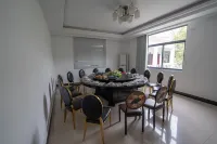 Changyang Meizheng Hotel (Qingjiang Jiuru Resort Area)