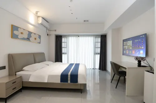 Jinxi Hotel (Xinyang Hexie Square Railway Station)