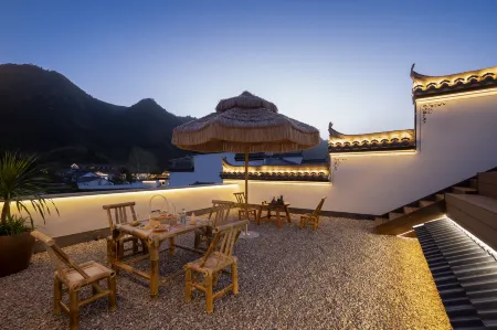 Shier Shi Man Homestay in Wuyuan Отели рядом с достопримечательностью «Wuyuan Huangling»