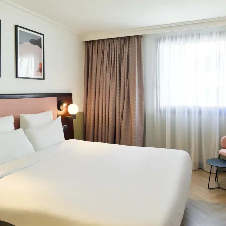 B&B Hotel Saint-Quentin-en-Yvelines Centre Gare 4 étoiles