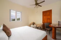 CANDLEPINE SUITES COMPANY LIMITED - プール