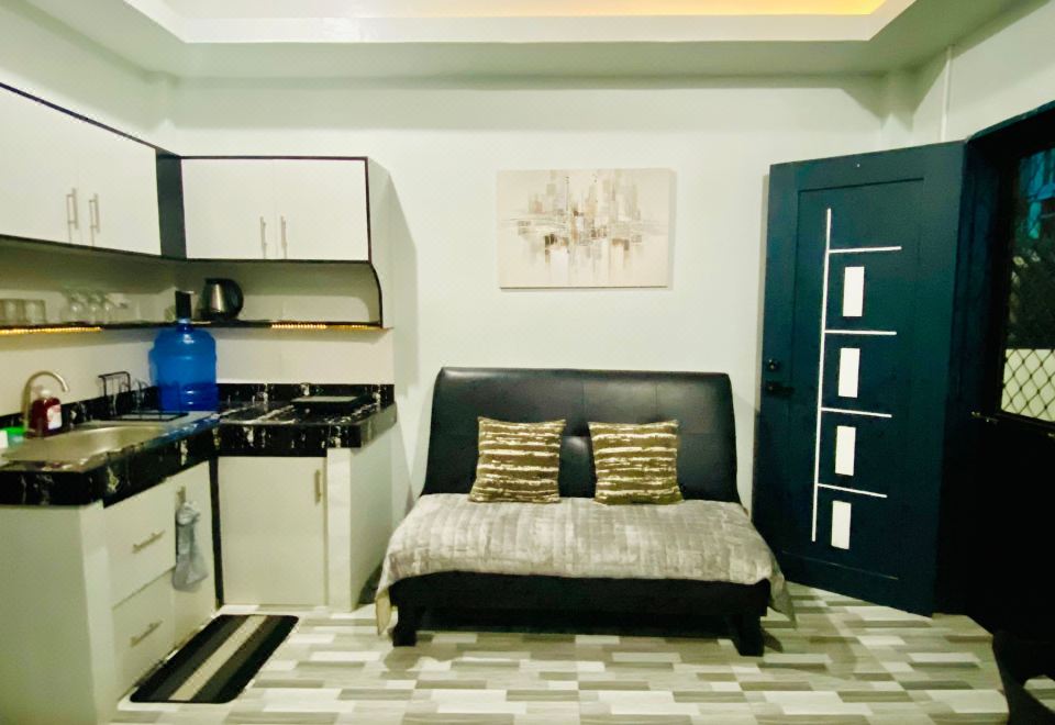 Amplayo Apartelle의 외관 또는 주차 공간