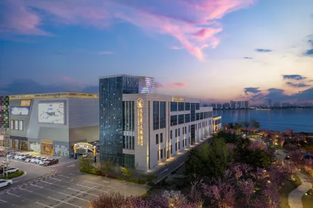 Jiulongsheng Swan Hotel Отели в г. Жунчэн