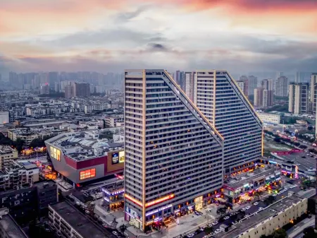 Ziyou Hotel (Qingbaijiang Wanda Plaza) Отели рядом с достопримечательностью «Sichuan Construction Department Televison University Branch (Junior College)»