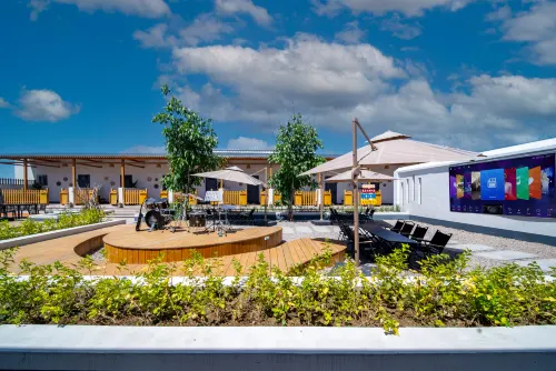 North Latitude 43° Homestay - bar