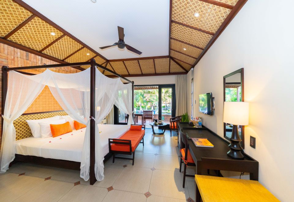 판다누스 리조트의 야외 조경과 어린이 놀이 공간