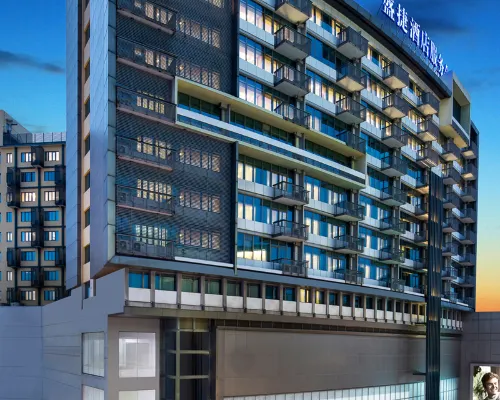 Somerset Emerald City Hotels near Ding Park