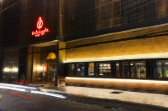 Ratchada Boutique Hotel Hotels near Saen Saep