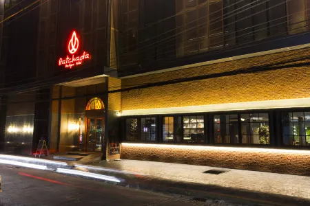 Ratchada Boutique Hotel Отели рядом с достопримечательностью «Insi Chantharasathit Stadium»