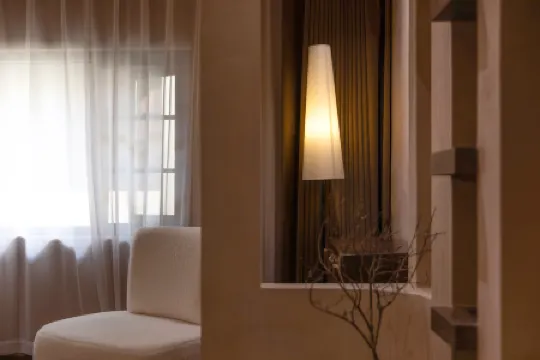 Shangri-La Summerless Eternity Designer Lodge (Dukezong Ancient City Storefront)