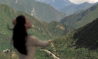 Xianbai Private Hot Spring · Scenic View Cloud Villa