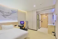 Fenbei E-Sports Hotel (Fuqing Dongbai Liqiao Special Historical Cultural Street)