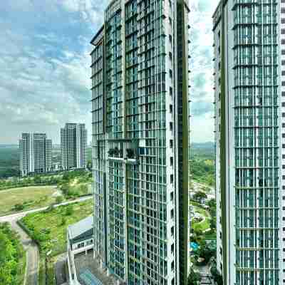 Grand Medini Residence Near Legoland by Stayrene Hotel Exterior