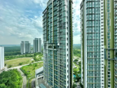 Grand Medini Residence Near Legoland by Stayrene Hotel berhampiran Calvary Community Church Idaman