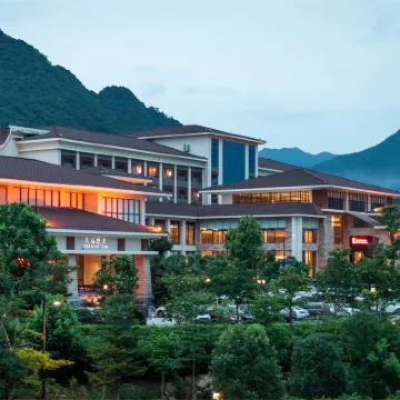 Sanying Spa Resort Hotel Hotels near Baishuizhai Scenic Area