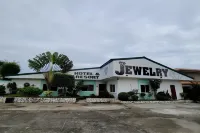 Jewelry Hotel and Resort Hotels in 