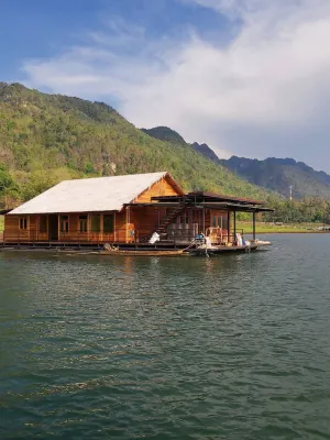 The Floating Lake House Hotels in Thong Pha Phum