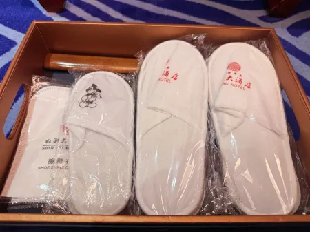 Shuihu Hotel Отели рядом с достопримечательностью «Shuipo Liangshan Scenic Area»