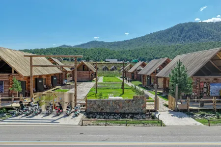 Silent Horizon Mountain Lodge