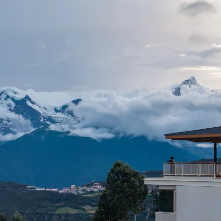 LOSTVILLA(Deqin Meri Snow Mountain)