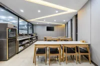 Huarui Lemon Hotel (Zhenjiang Railway Station Wanda Plaza)