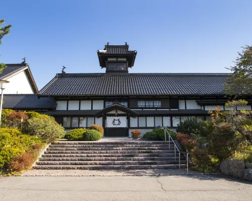 銀鱗莊日式旅館 鄰近朝里站的酒店