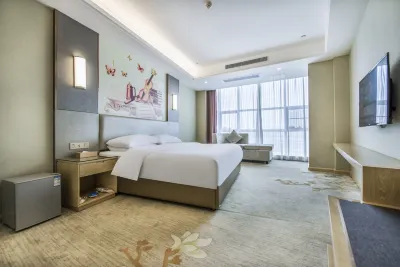 Kaiping Lingdu Starbar Hotel (Jiangmen Kaiping Coach Terminal Yihua Plaza Branch) Отели рядом с достопримечательностью «Киппинский университет открыт»