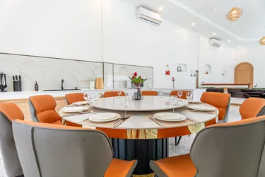 รูปภาพของวิลล่า 5 ห้องนอน 6 ห้องน้ำ พร้อม KTV และ BBQ ใกล้ถนนคนเดิน