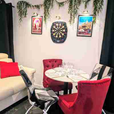 DRoom - Sauna Balneo & Cinéma à Menton 4 invités Rooms